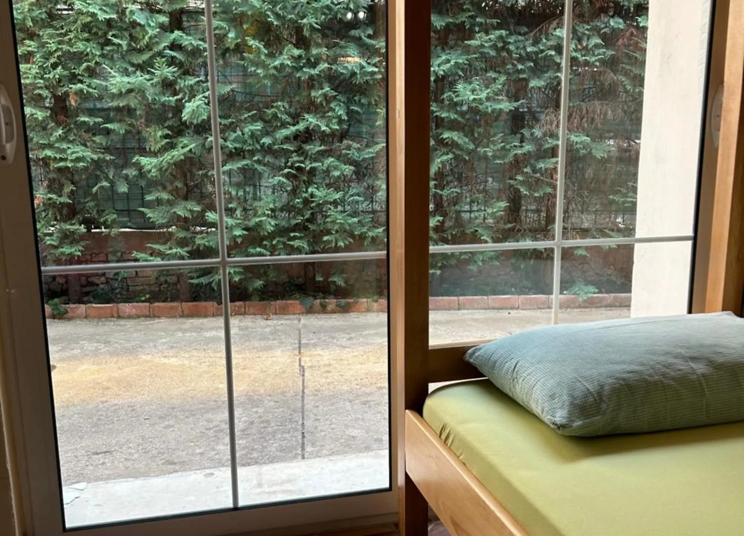 The Secret Garden Inn Hostel ティラナ 0*,