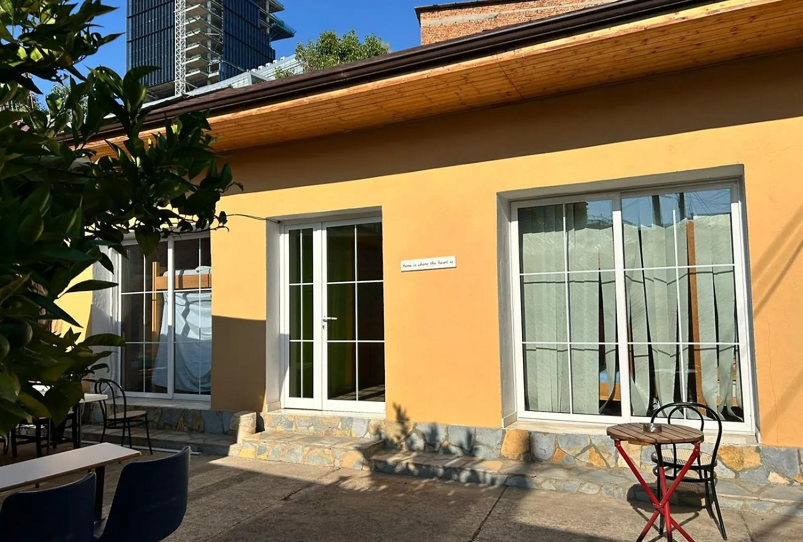 The Secret Garden Inn Hostel ティラナ アルバニア