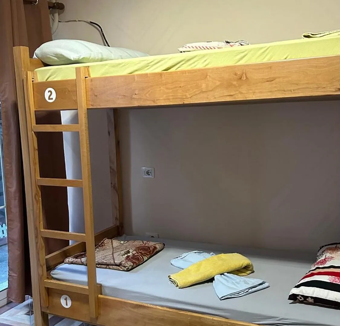 The Secret Garden Inn Hostel ティラナ アルバニア